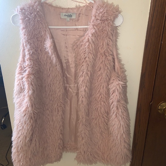 CHARLOTTE RUSSE - FUR VEST - Picture 2 of 4